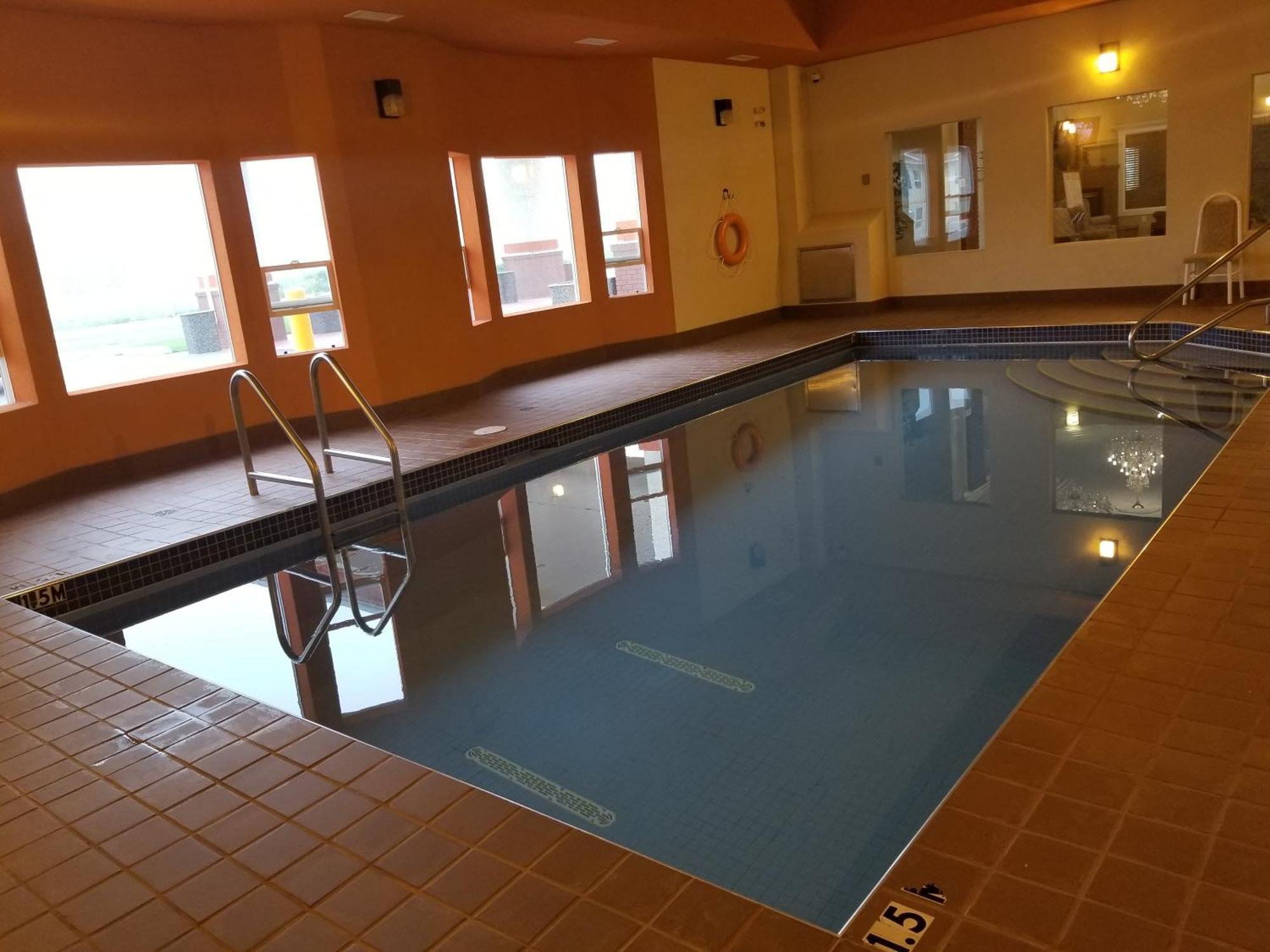 New Imperial Suites Whitecourt Dış mekan fotoğraf